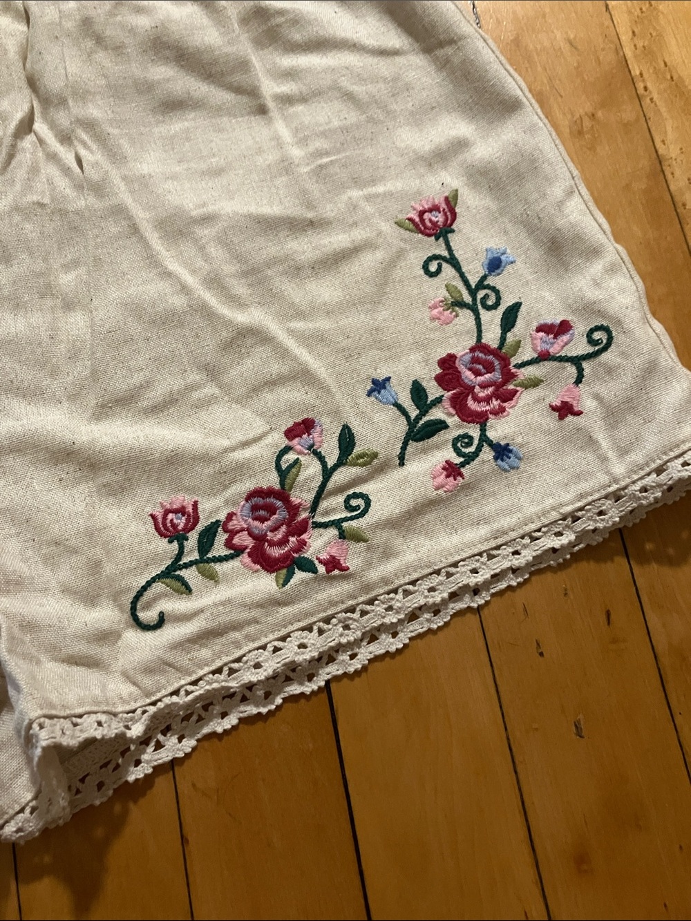 Blu Pepper Beige Embroidered Flower Pull On Linen Blend Shorts Medium - Picture 2 of 10